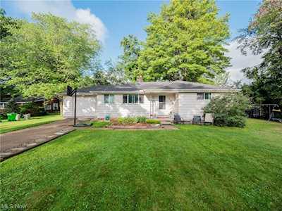 174 Norman Ave Avon Lake, OH 44012