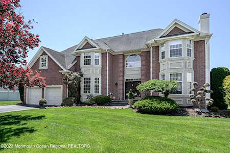 8 Iris Circle Manalapan, NJ 07726