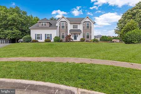 6 Meir Ct Newark, DE 19702