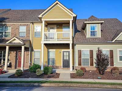 2735 Sterlingshire Dr Murfreesboro, TN 37128