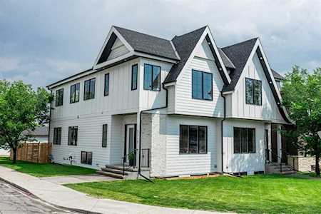 2719 14 Ave SW Calgary, AB T3C 0W7