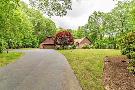 19 Lincoln Dr North Smithfield, RI 02896