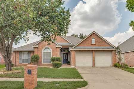 2317 Glenmoor Drive Arlington, TX 76001