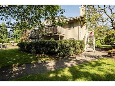 1943 Lake Isle DR Eugene, OR 97401