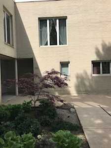 872 S Park Terrace Chicago, IL 60605