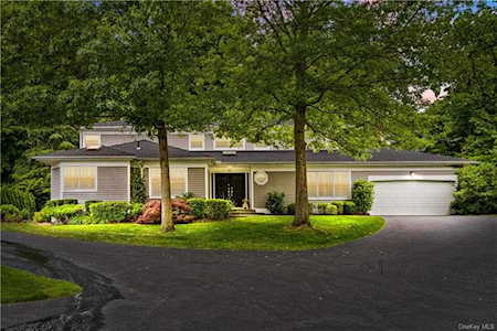 15 Glenbrooke Dr White Plains, NY 10605