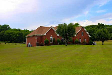 1693 Anderson Rd Hendersonville, TN 37075
