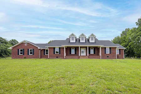 4661 Eastrobertson Rd Cross Plains, TN 37049