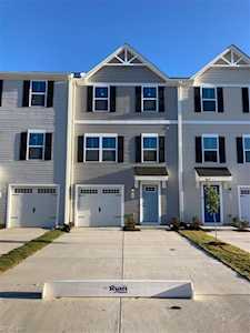 30 Clara Ct Suffolk, VA 23434