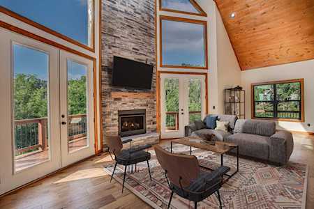561 Edgewood Dr Gatlinburg, TN 37738