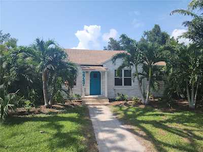 2747 Floyd St Sarasota, FL 34239