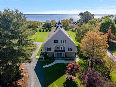 30 Lighthouse Ln Warwick, RI 02889