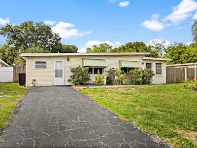 10379 109th Ave Largo, FL 33773