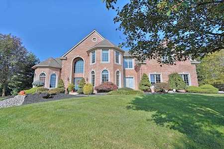 6679 Forest Knoll Ct Allentown, PA 18106