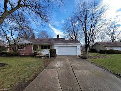 1701 Allen Dr Westlake, OH 44145
