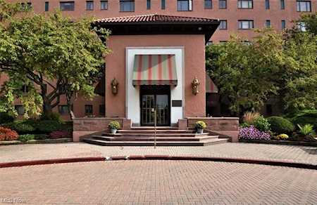 19000 Lake Rd #421 Rocky River, OH 44116