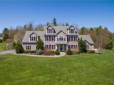 15 Hickory Pond Ln Stratham, NH 03885