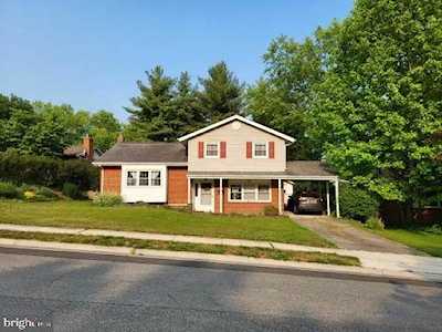 23 Thornhollow Rd Newark, DE 19711
