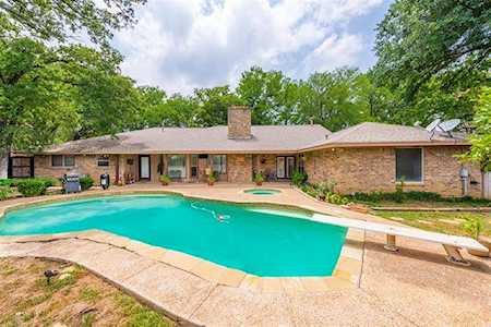 809 Oakmont Lane N Fort Worth, TX 76112