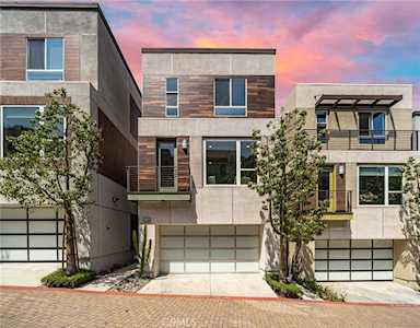6755 Gill Way Hollywood Hills, CA 90068