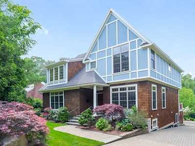 135 Lagrange St Brookline, MA 02467