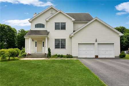16 Chambers Dr Baldwin Place, NY 10505