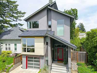 1317 SE Sherrett ST Portland, OR 97202