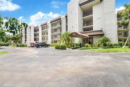 9325 Lagoon Pl #307 Davie, FL 33324