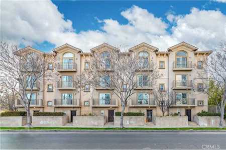 10803 Hesby St #104 North Hollywood, CA 91601