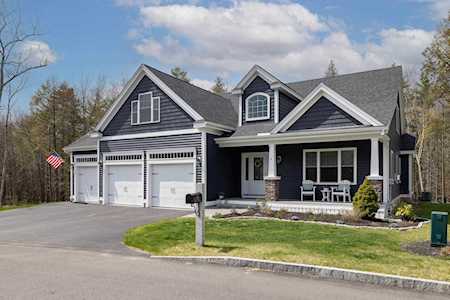 4 Kirkwall Dr Stratham, NH 03885