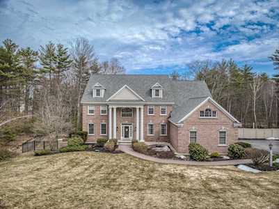 78 Rolling Woods Dr Bedford, NH 03110