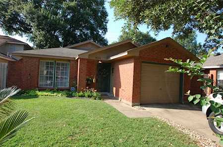 9122 Golden Sunshine Dr Houston, TX 77064