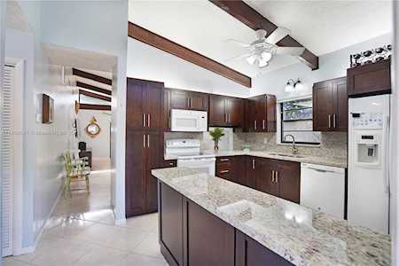117 Gate Rd #3-63 Hollywood, FL 33024
