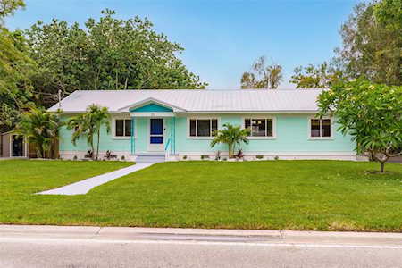 704 59th St NW Bradenton, FL 34209