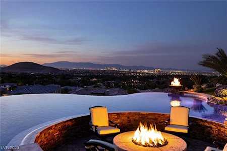 38 Olympia Outlook Dr Las Vegas, NV 89141
