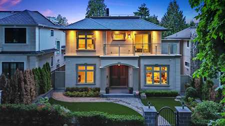 3867 W 14th Avenue Vancouver, BC V6R 2X1
