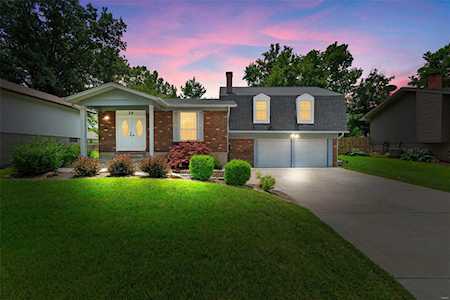 29 Glenna Dr St Peters, MO 63376