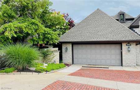 340 Darbys Run #4 Bay Village, OH 44140