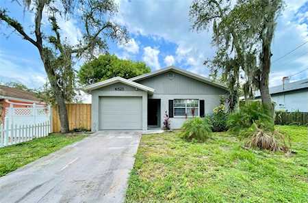 4825 Serena Dr Tampa, FL 33617
