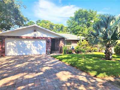 1437 Lawnwood Ct Tarpon Springs, FL 34689
