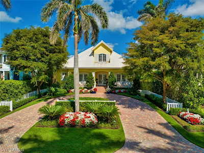 623 S 14th Ave Naples, FL 34102