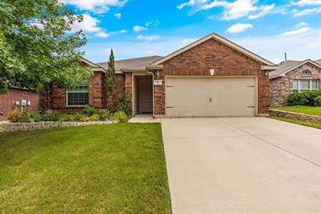 1033 Long Pointe Avenue Fort Worth, TX 76108