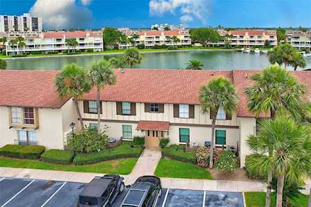 554 Plaza Seville Ct #103 Treasure Island, FL 33706