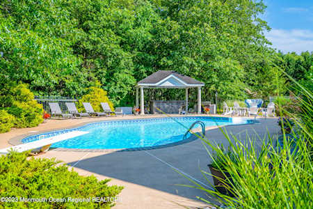 7 Edie Ln Howell, NJ 07731