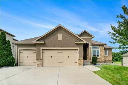 1114 Metfield Ln Raymore, MO 64083