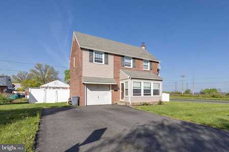 31 Rolling Rd Claymont, DE 19703