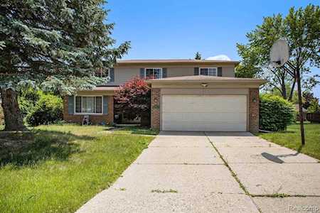 259 Prospect Dr Rochester Hills, MI 48307