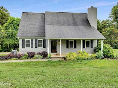 1016 Crooked Oak Lenoir City, TN 37771