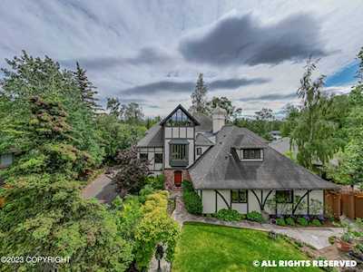 2111 Atwood Dr Anchorage, AK 99517