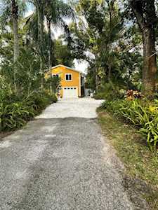 8117 Bay Dr Tampa, FL 33635